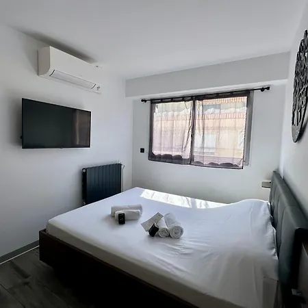 Le Patio Bleu Apartment