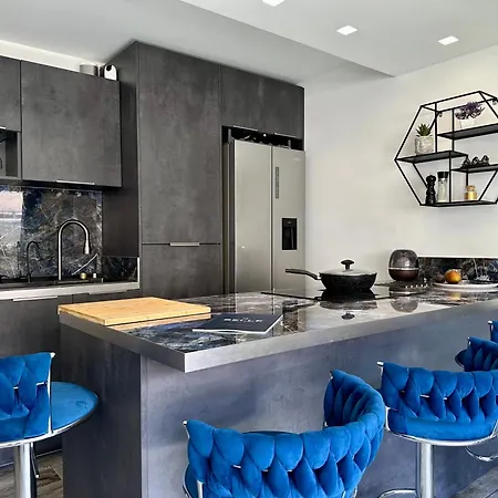 Le Patio Bleu Apartment